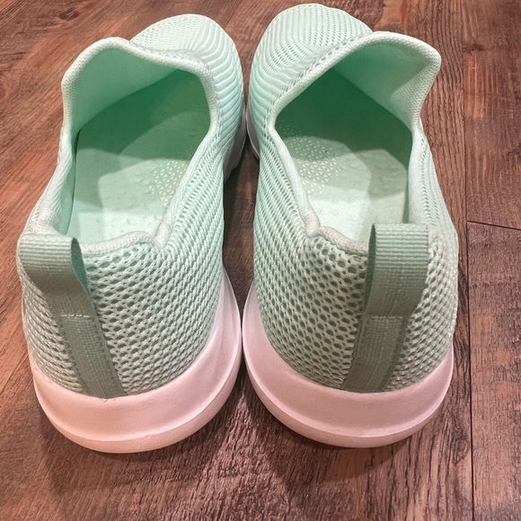 NEW SKECHERS - GO WALK Joy - Aurora - Sz 9 - Be noticed in this cool mint color - Picture 6 of 9